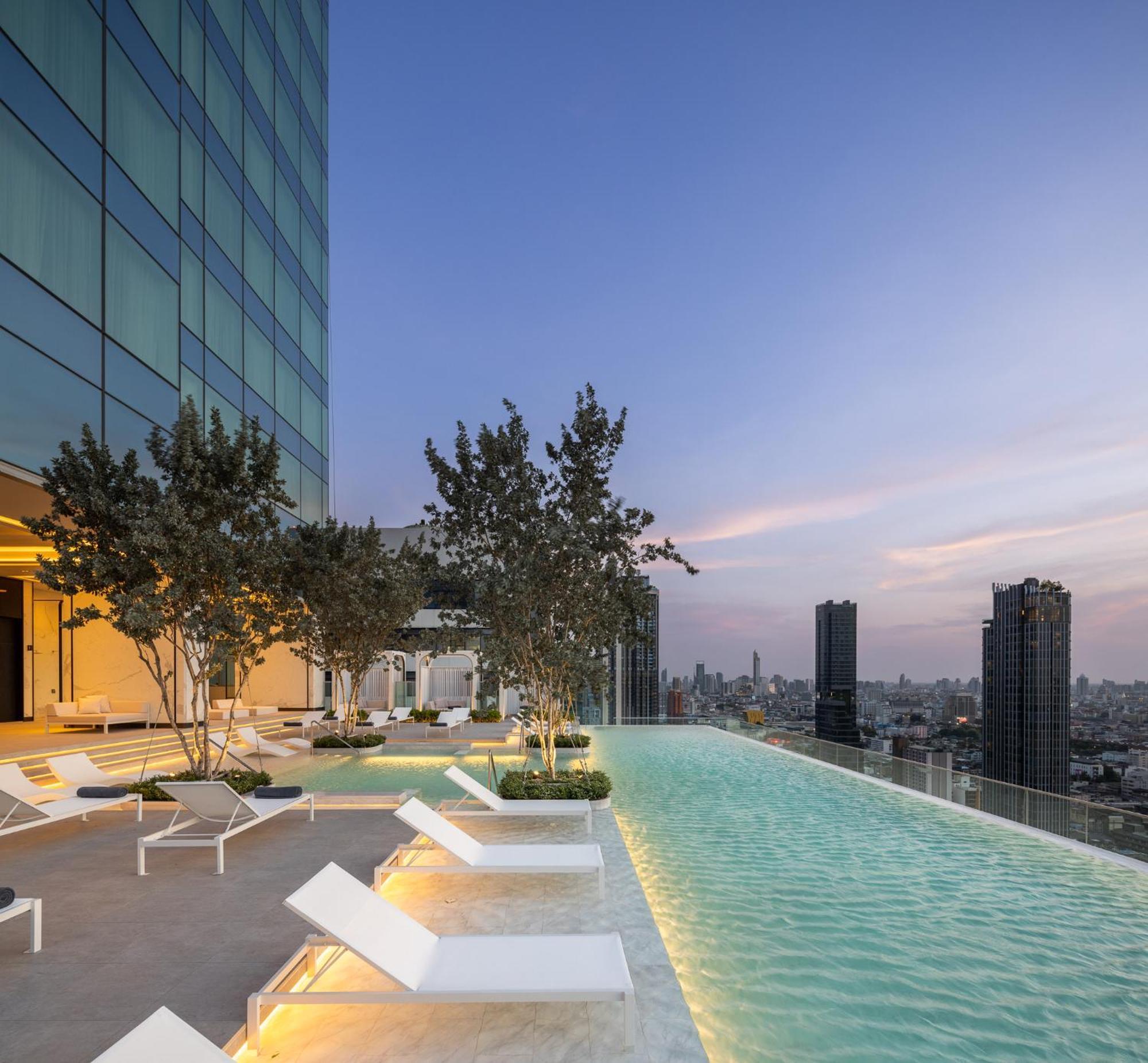Eastin Grand Hotel Phayathai Банкок Екстериор снимка The pool at the 39th floor